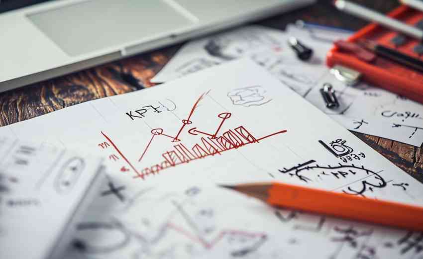 如何根据算法更新调整SEO策略？